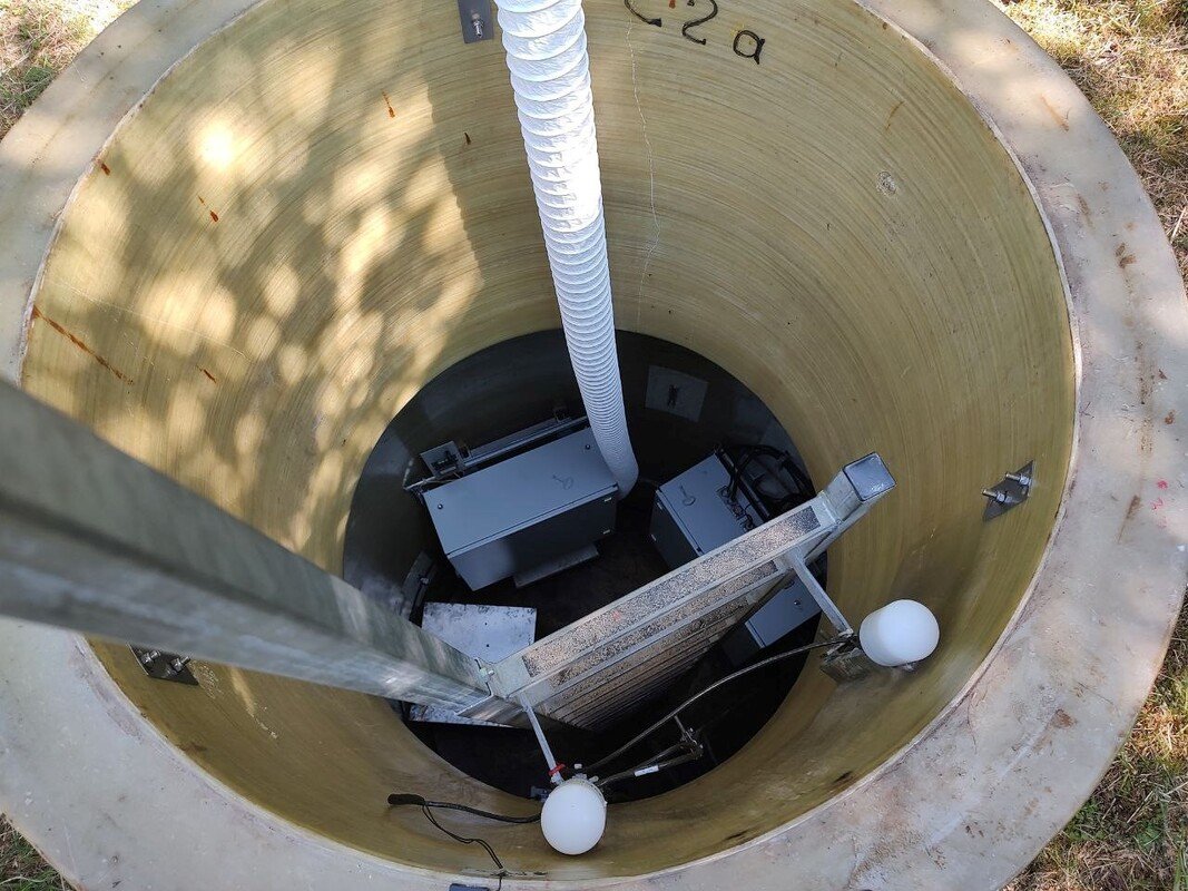 Blick in den Schacht einer seismologischen Messstation. (Foto: BGR)