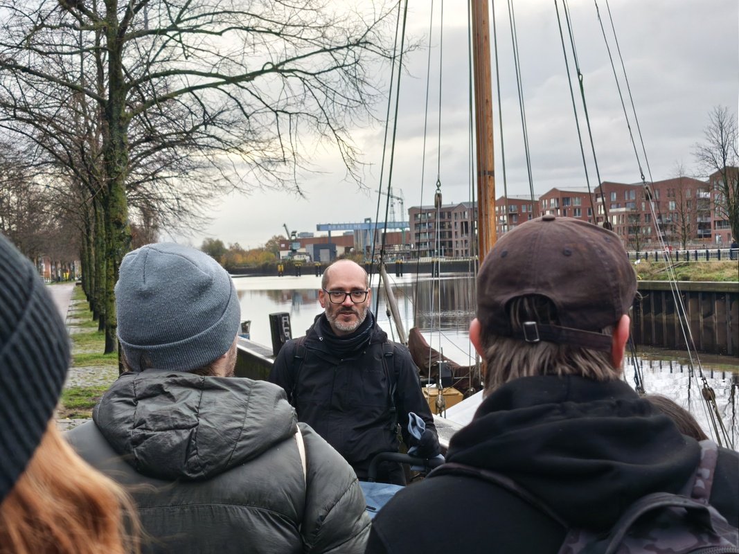 Prof. Dr.-Ing. Jan Matthias Stielike lehrt im Studiengang Raumplanung an der Jade Hochschule, unter anderem zu städtischer Bau- und Planungsgeschichte. (Foto: Jade HS/Mareike Lange)