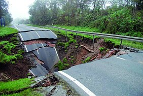 Durch Geomonitoring sollen Georisiken, zum Beispiel Infrastrukturversagen wie das Wegbrechen einer Straße, minimiert werden. Bild: TU Clausthal