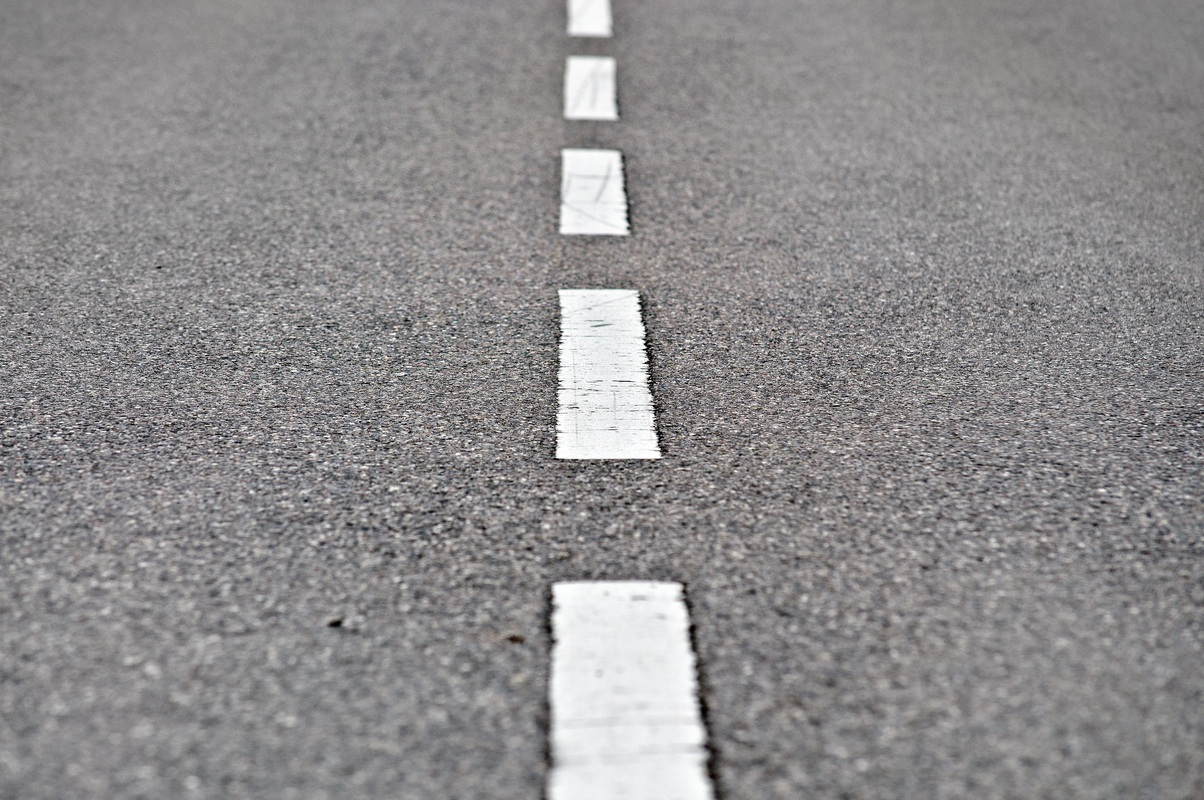 Symbolbild Straße. Image by Adrian from Pixabay