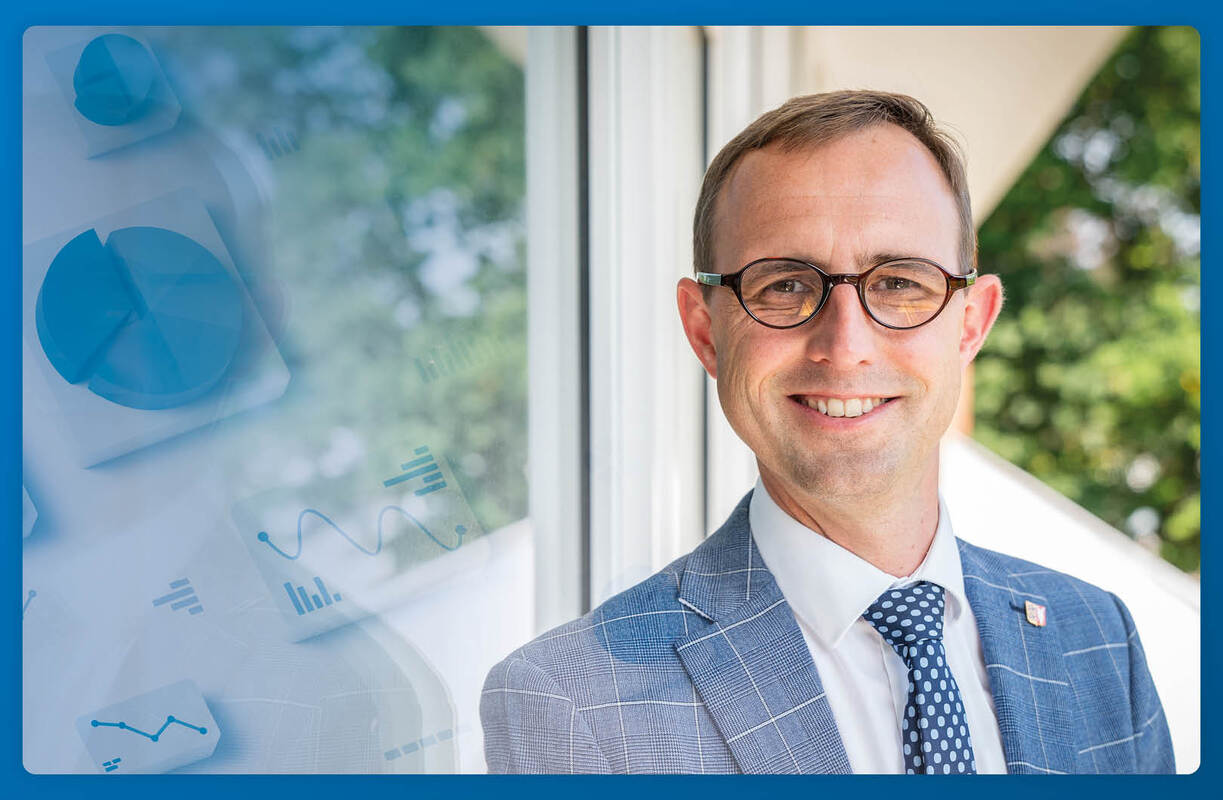 Dirk Schrödter, Digitalisierungsminister und Chef der Staatskanzlei Schleswig-Holstein, stärkt mit dem Datenhaus und der Analyse- und Visualisierungsplattform disy Cadenza die digitale Souveränität des Landes und fördert datenbasiertes Verwaltungshandeln. Bildrechte: © Staatskanzlei Schleswig-Holstein/Disy Informationssysteme GmbH