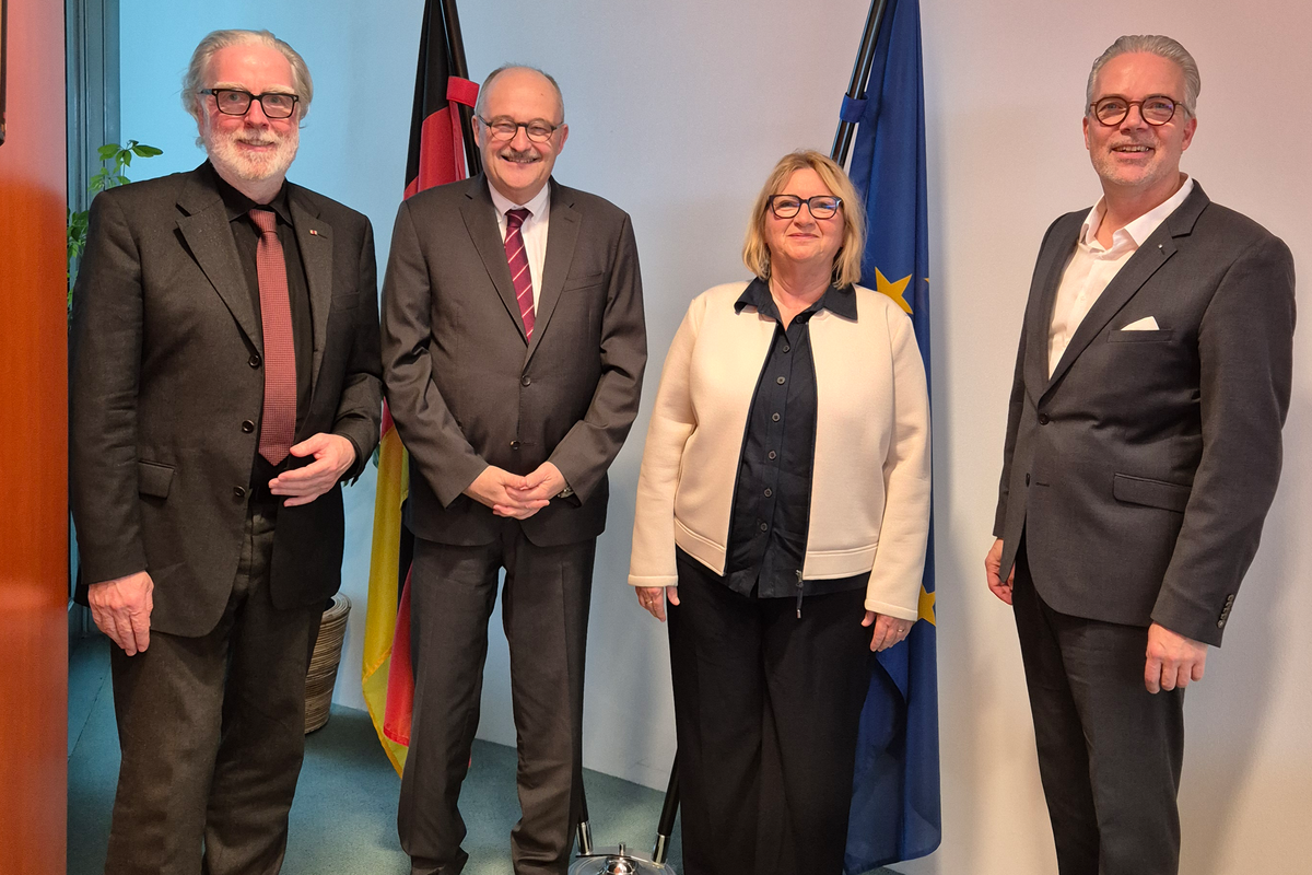 ZBI-Präsident Wilfried Grunau, Staatsminister Dr. Meister, ZBI-Vizepräsidentin Ute Zeller, BDB-Präsident Christoph Schild. Foto: Bundeskanzleramt.