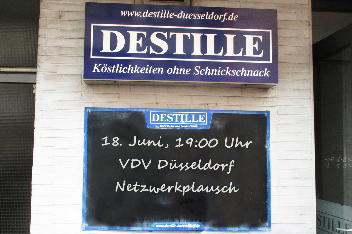 Hinweisschild Destille Düsseldorf
