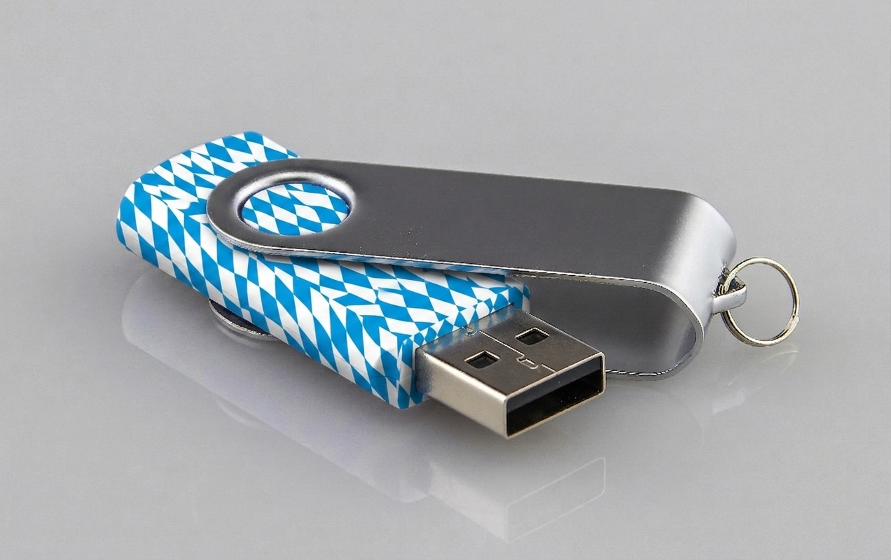 USB-Stick in Bayerischen Farben. Bild (bearb.): Grunau