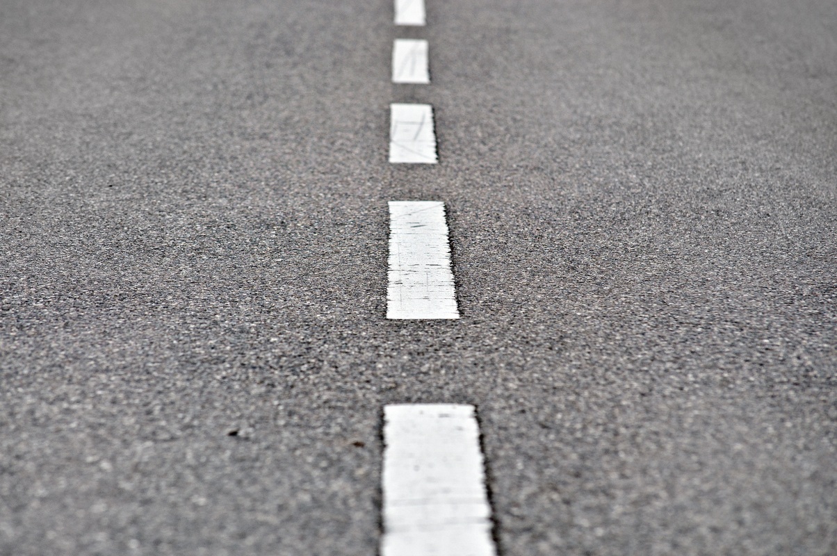 Symbolbild Straße. Image by Adrian from Pixabay