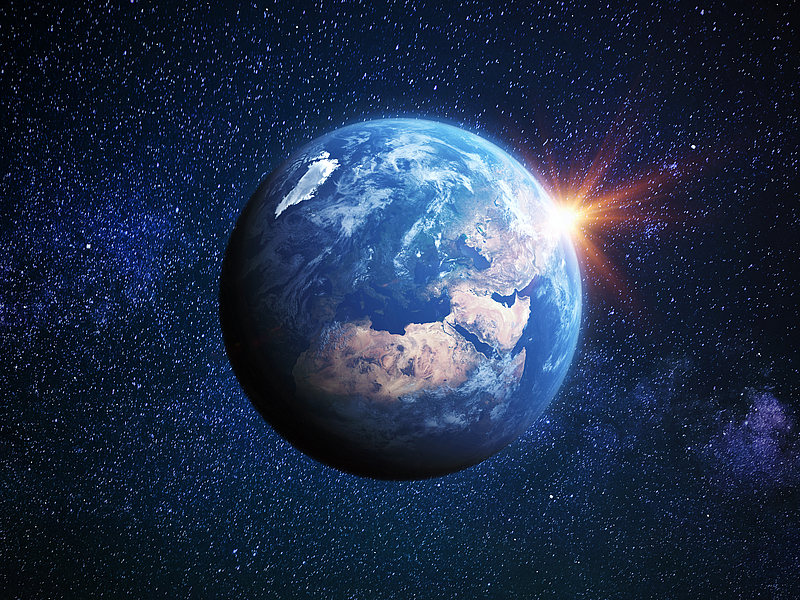 Sieht so schön rund aus, ist aber tatsächlich äußerst uneben – und deshalb schwer zu vermessen: die Erde. Bild: Uni Bremen. © Adobe Stock / 杰 李