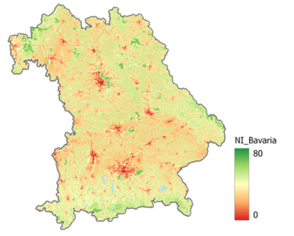 Natürlichkeitskarte von Bayern: Ein niedriger Wert (rot) deutet auf einen stärkeren menschlichen Einfluss hin, während höhere Werte (grün) einen geringeren menschlichen Einfluss anzeigen (© Universität der Bundeswehr München/Burak Ekim).