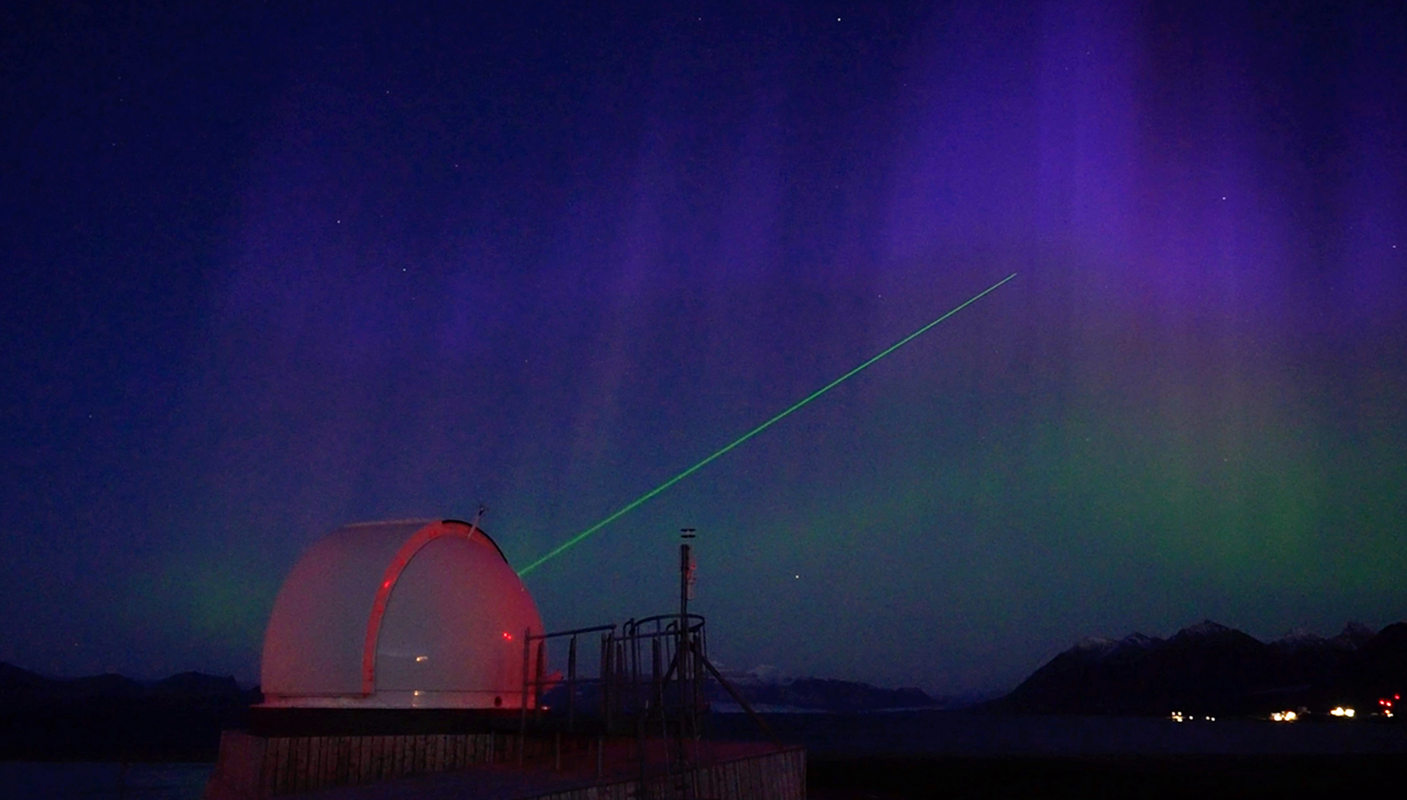 Nach fast 10 Jahren Entwicklungsarbeit bei der NASA ist alles bereit, und das SLR-Instrument wird in Betrieb genommen. Foto: Bjørn-Owe Holmberg