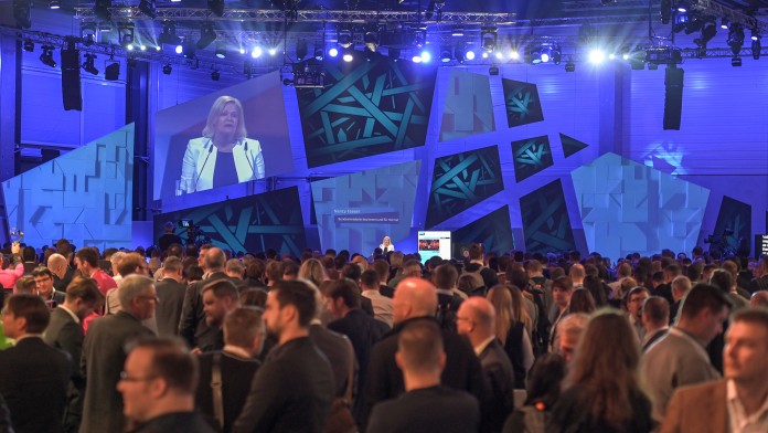 Mit mehr als 15.000 Teilnehmerinnen und Teilnehmern, 600 Speakern und mehr als 300 Ausstellern war die SCCON 2023 ein voller Erfolg. Foto: Messe Berlin