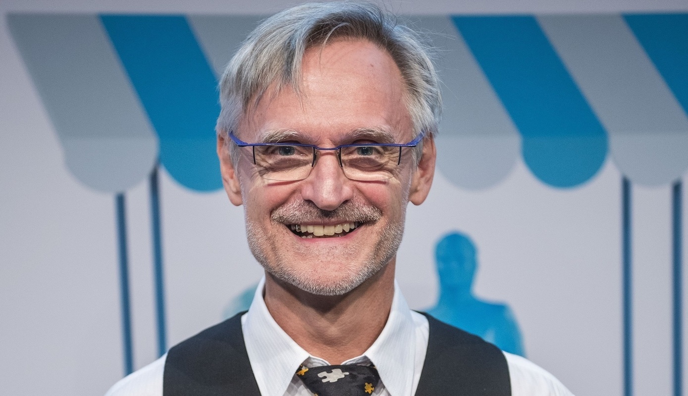 Für seine Arbeit mit Datenwürfeln erhielt Professor Peter Baumann 2019 den DIN-Innovationspreis, der vom Deutschen Institut für Normung e.V. verliehen wird. Bild: DIN Deutsches Institut für Normung e.V.